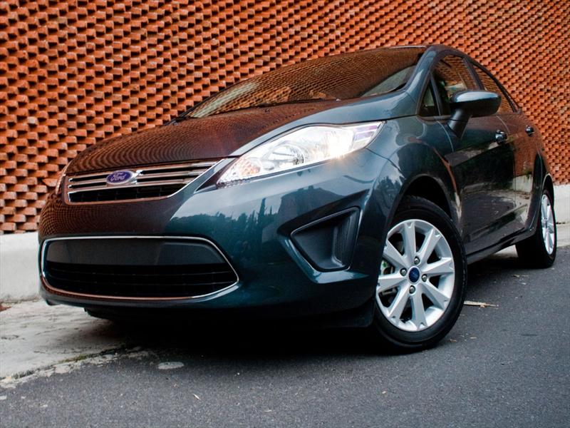Ford Fiesta Sedán 2011