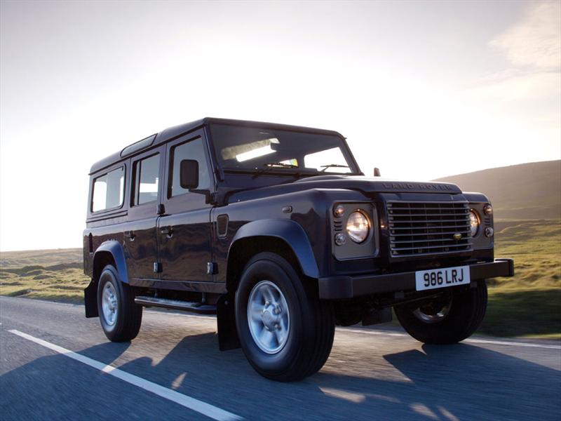 Land Rover Defender 2011