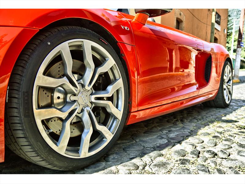 Audi R8 Spyder V10 5.3 FSI quattro 2011