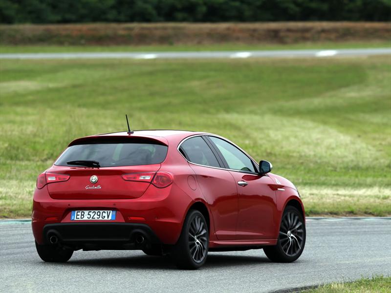 Alfa Romeo Giulietta Quadrifoglio Verde 2012