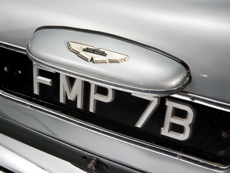 El Aston Martin DB5 de James Bond se subastará