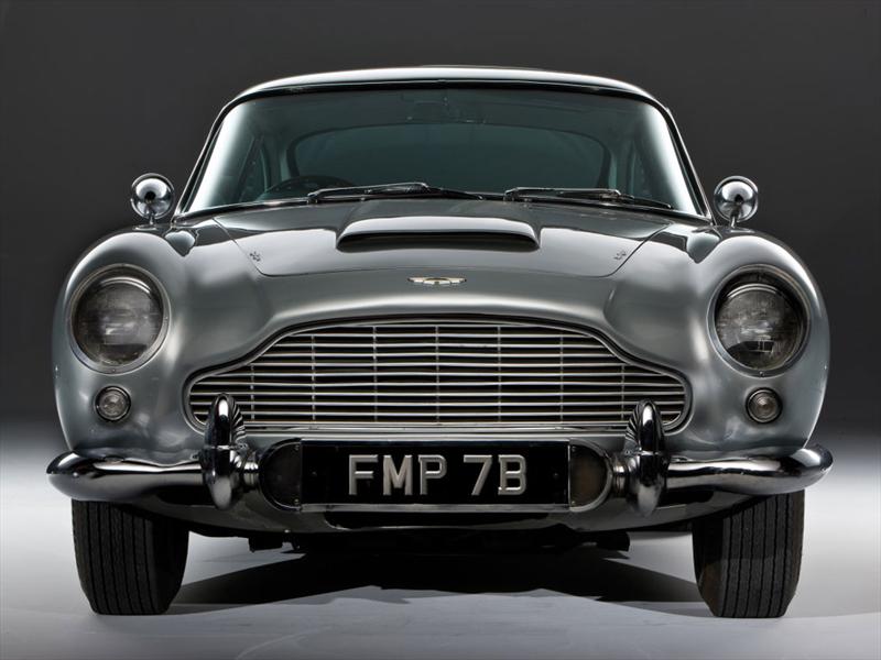 El Aston Martin DB5 de James Bond se subastará