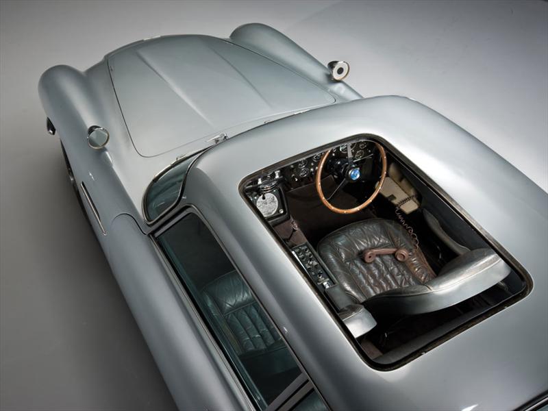 El Aston Martin DB5 de James Bond se subastará