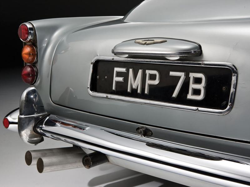 El Aston Martin DB5 de James Bond se subastará