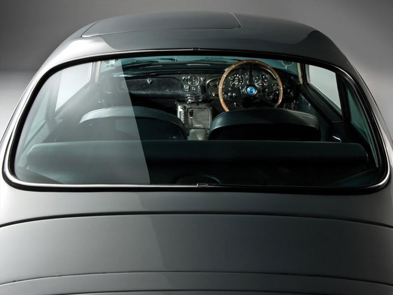 El Aston Martin DB5 de James Bond se subastará