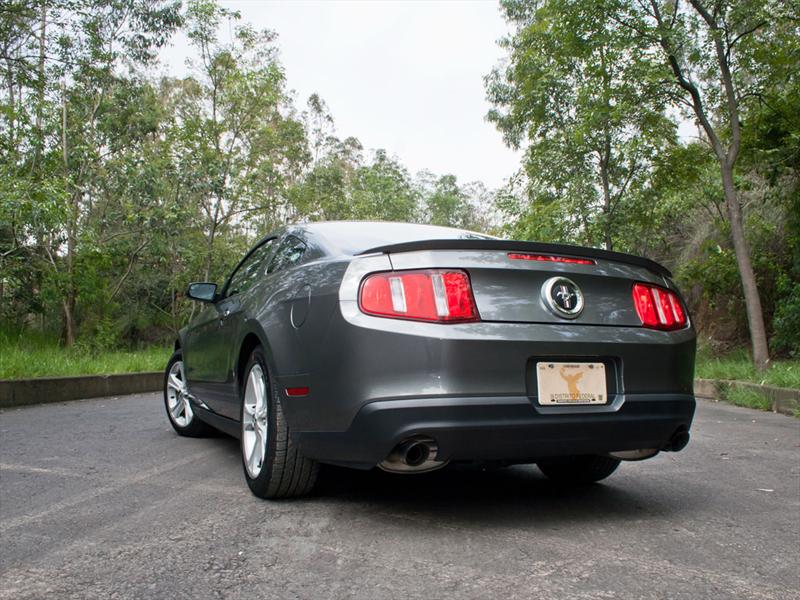 Ford Mustang V6 2011