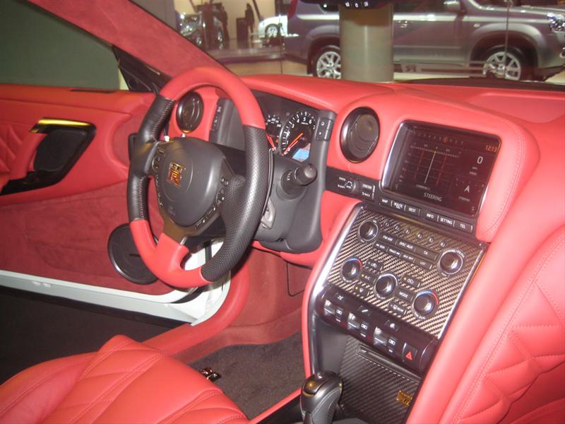 Nissan GTR 2011 en París 2010