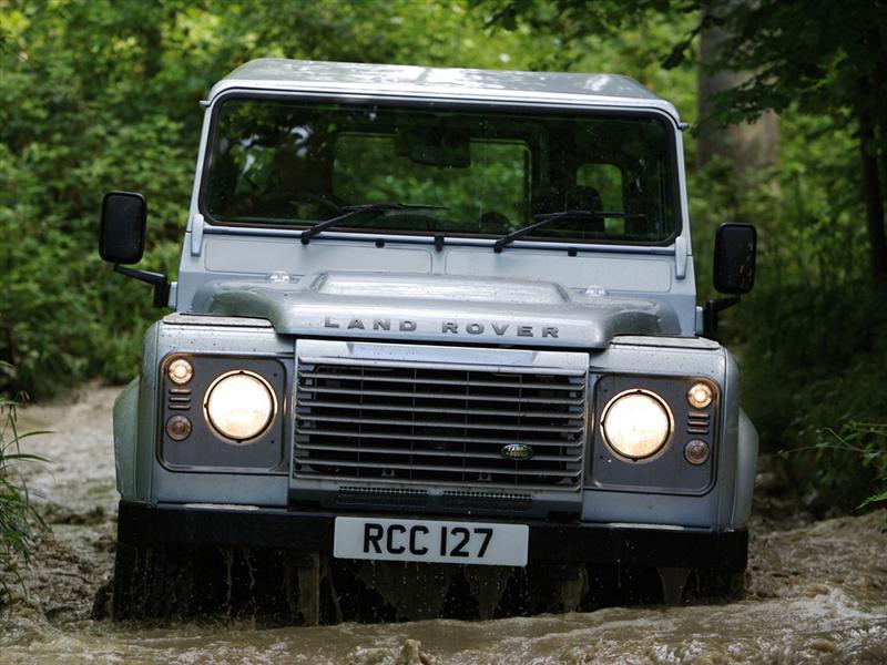 Land Rover Defender 2011