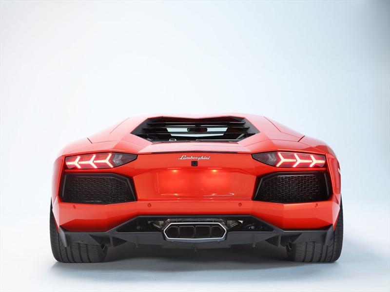 Lamborghini Aventador LP700-4