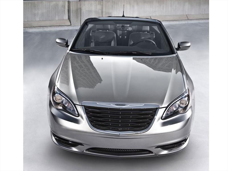 Chrysler 200 S Convertible y Sedan