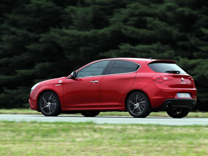 Alfa Romeo Giulietta Quadrifoglio Verde 2012