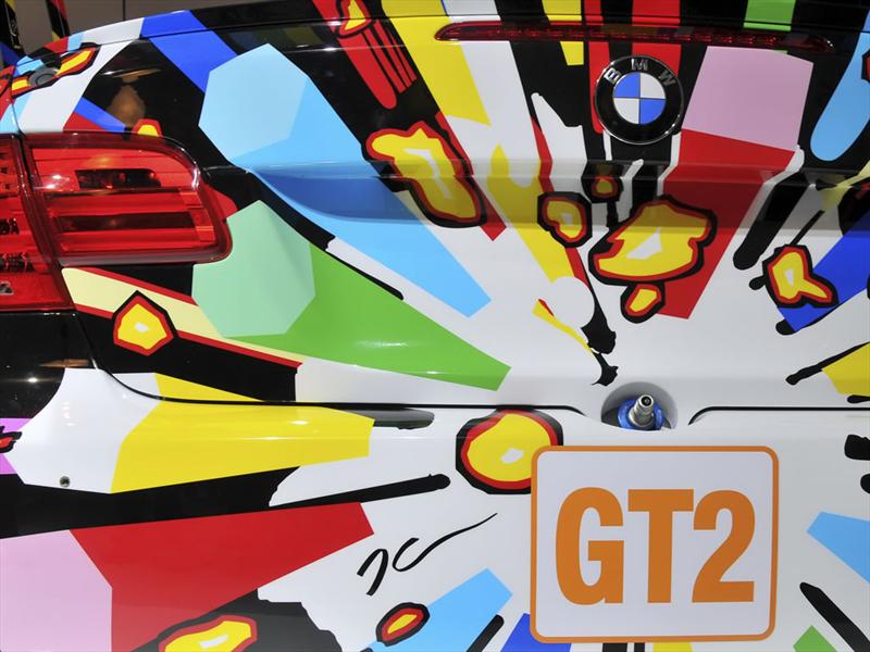 BMW M3 GT2 Art Car por Jeff Koons