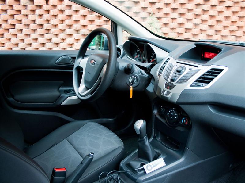 Ford Fiesta Sedán 2011