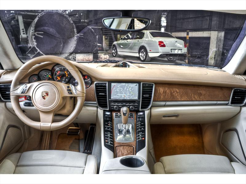 Porsche Panamera VS Bentley Flying Spur