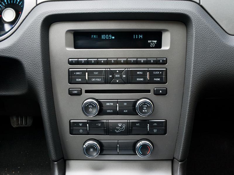 Ford Mustang V6 2011