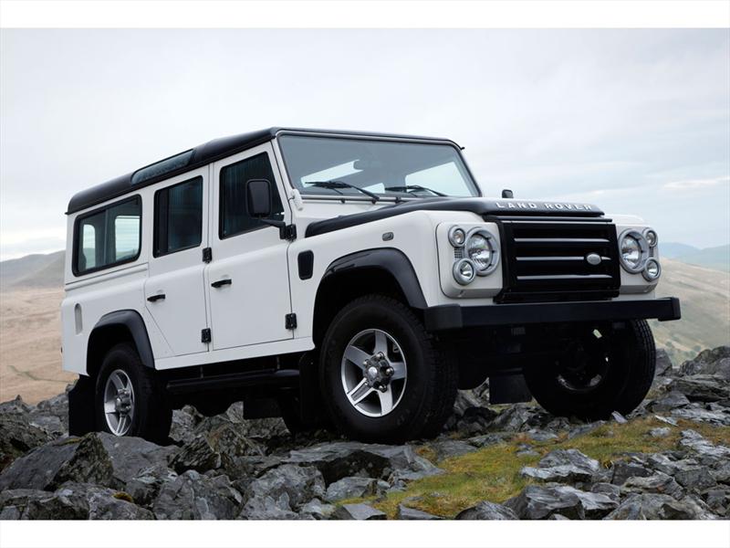Land Rover Defender 2011