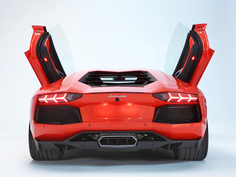 Lamborghini Aventador LP700-4
