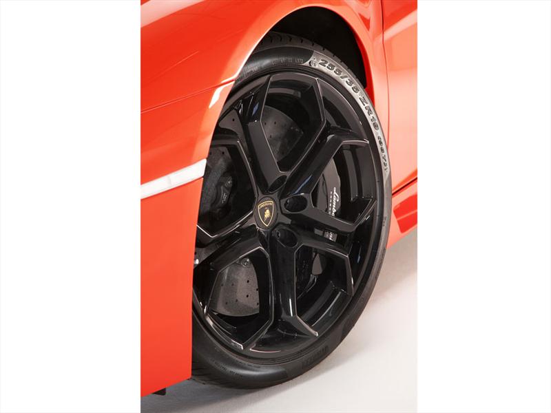 Lamborghini Aventador LP700-4