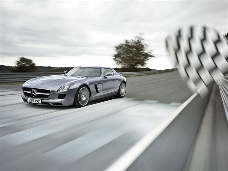 Mercedes Benz SLS AMG Gullwing