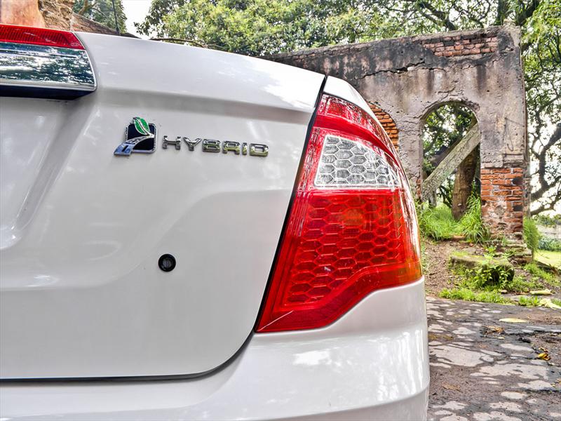 Ford Fusion Hybrid 2011