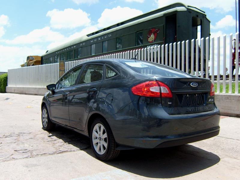 Ford Fiesta Sedán 2011
