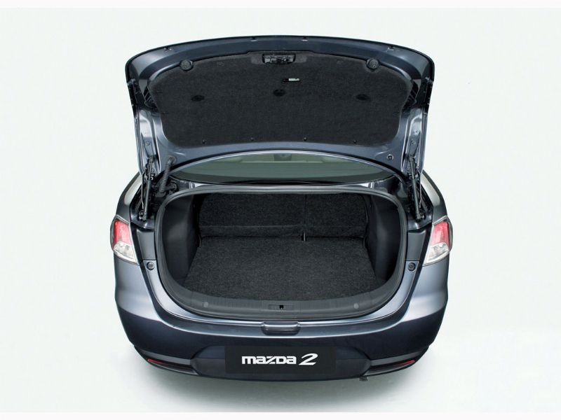 Mazda2 Sedán