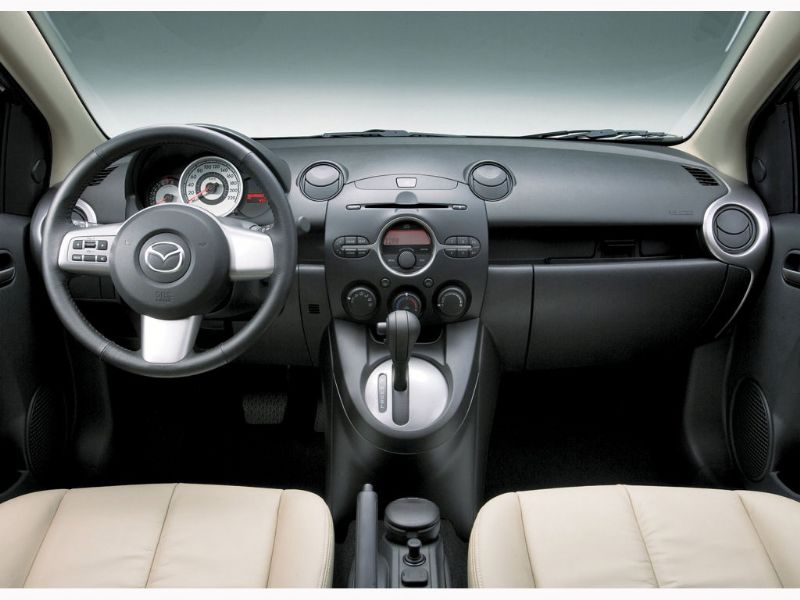 Mazda2 Sedán