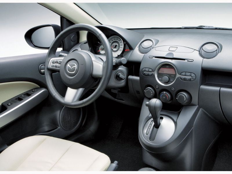 Mazda2 Sedán