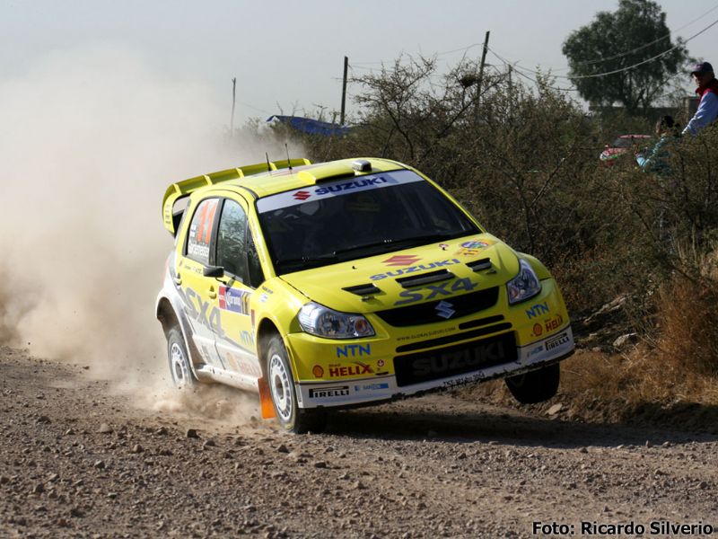 El salto del Suzuki SX4 WRC