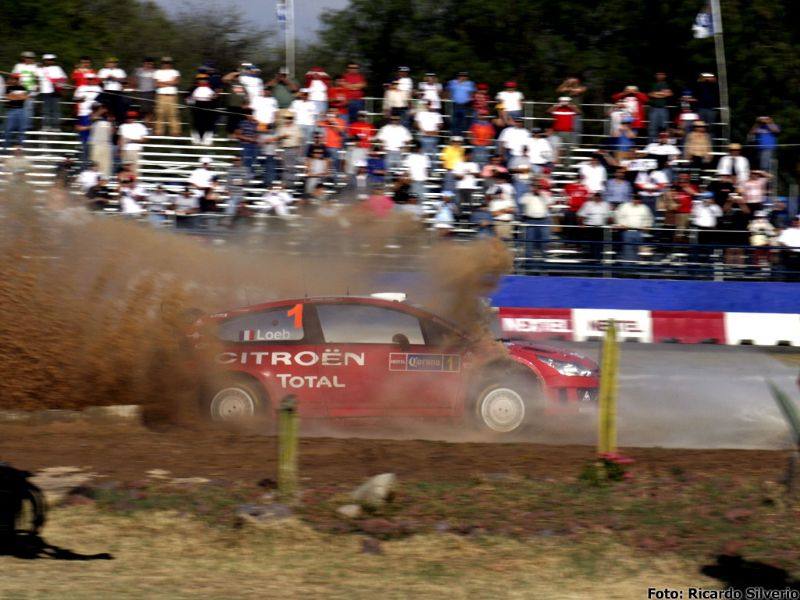 Loeb ensuciándose un poco
