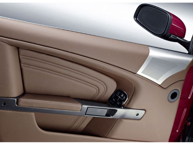 Aston Martin DBS Volante