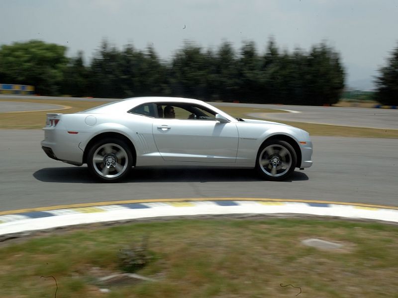 Chevrolet Camaro SS 2010 10