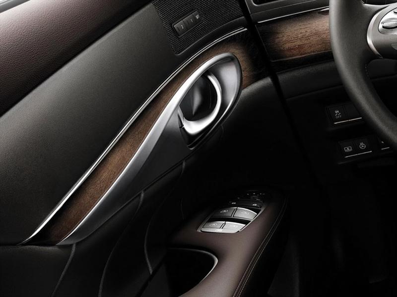 Infiniti M