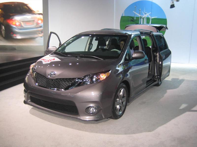 Toyota Sienna 2011 en Los Ángeles 2009
