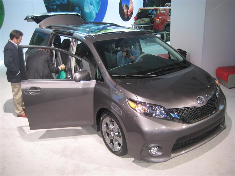 Toyota Sienna 2011 en Los Ángeles 2009