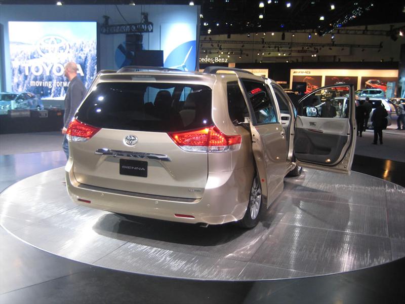 Toyota Sienna 2011 en Los Ángeles 2009