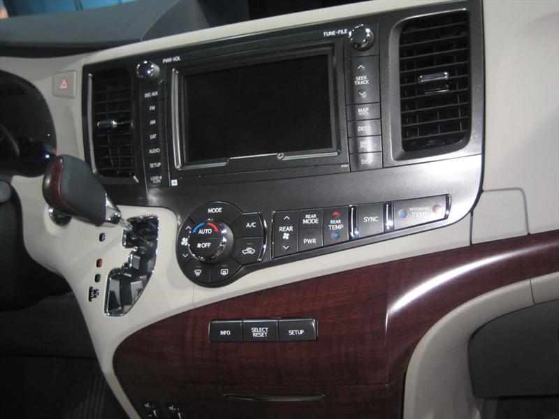 Toyota Sienna 2011 en Los Ángeles 2009