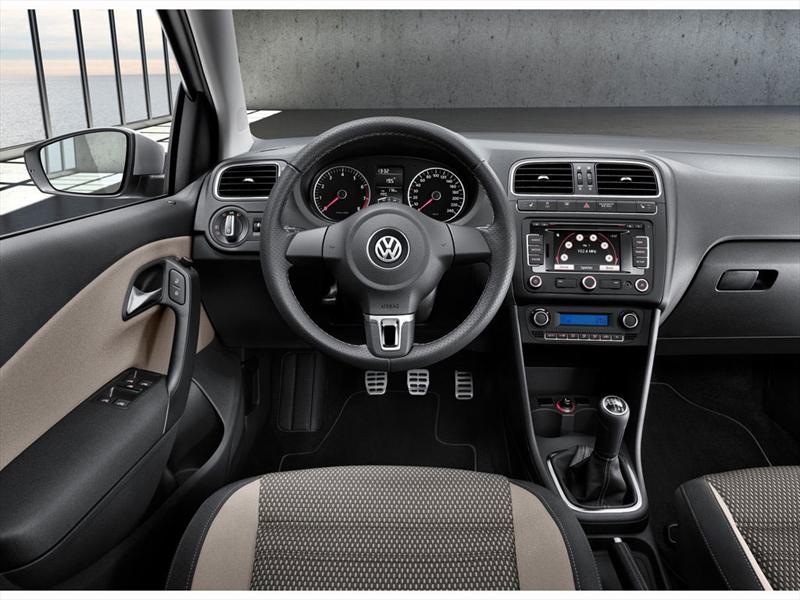 Volkswagen CrossPolo 2011