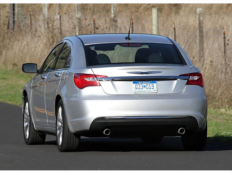 Chrysler 200 2011