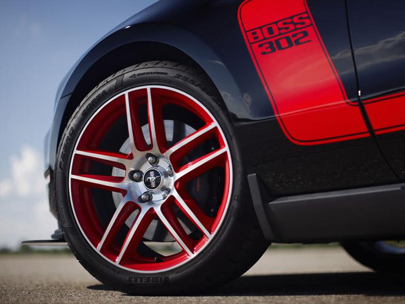 Ford Mustang Boss 302 2012 Laguna Seca