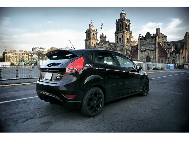 Ford Fiesta Edición Especial 200 a prueba en la ruta del Bicentenario