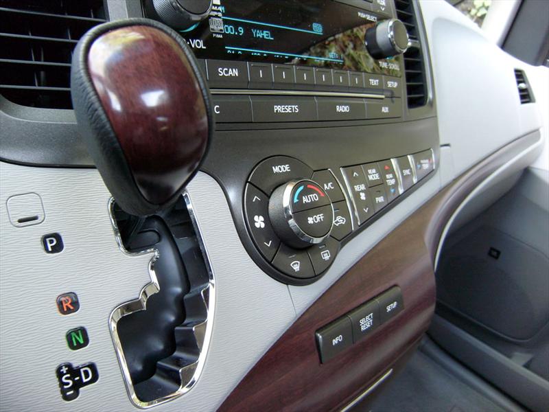 Toyota Sienna Limited 2011 a prueba