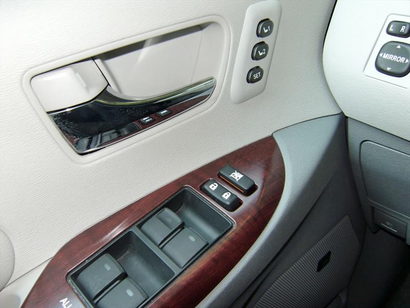 Toyota Sienna Limited 2011 a prueba