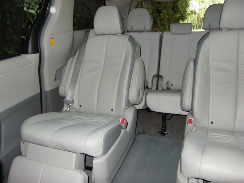 Toyota Sienna Limited 2011 a prueba