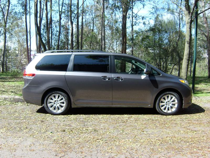 Toyota Sienna Limited 2011 a prueba