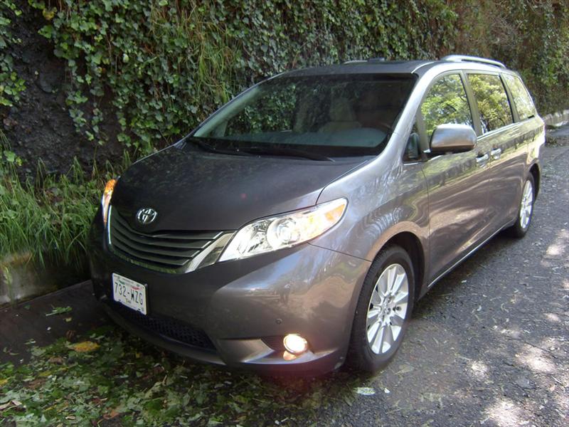 Toyota Sienna Limited 2011 a prueba