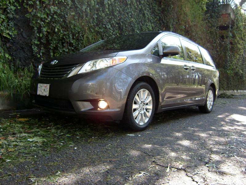 Toyota Sienna Limited 2011 a prueba