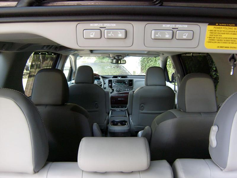 Toyota Sienna Limited 2011 a prueba