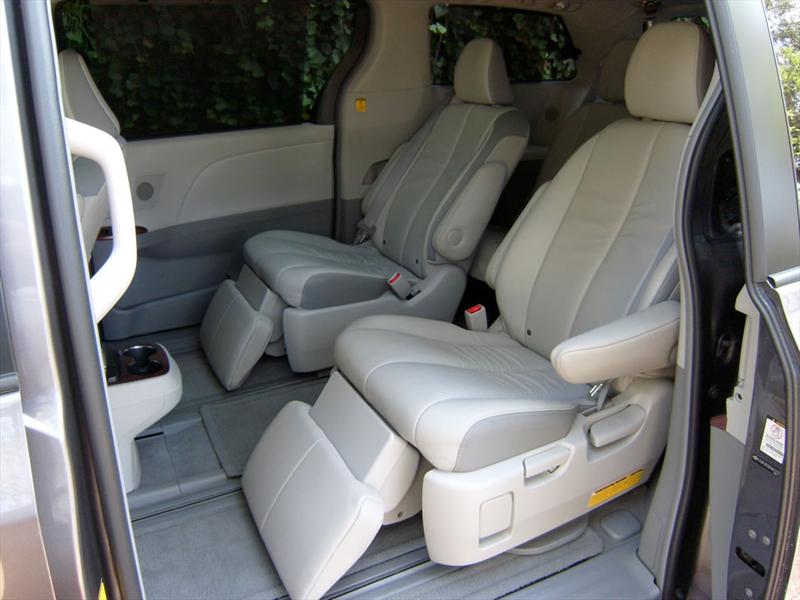 Toyota Sienna Limited 2011 a prueba