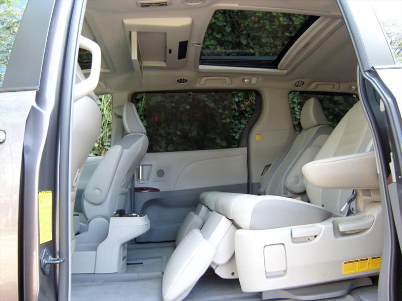 Toyota Sienna Limited 2011 a prueba
